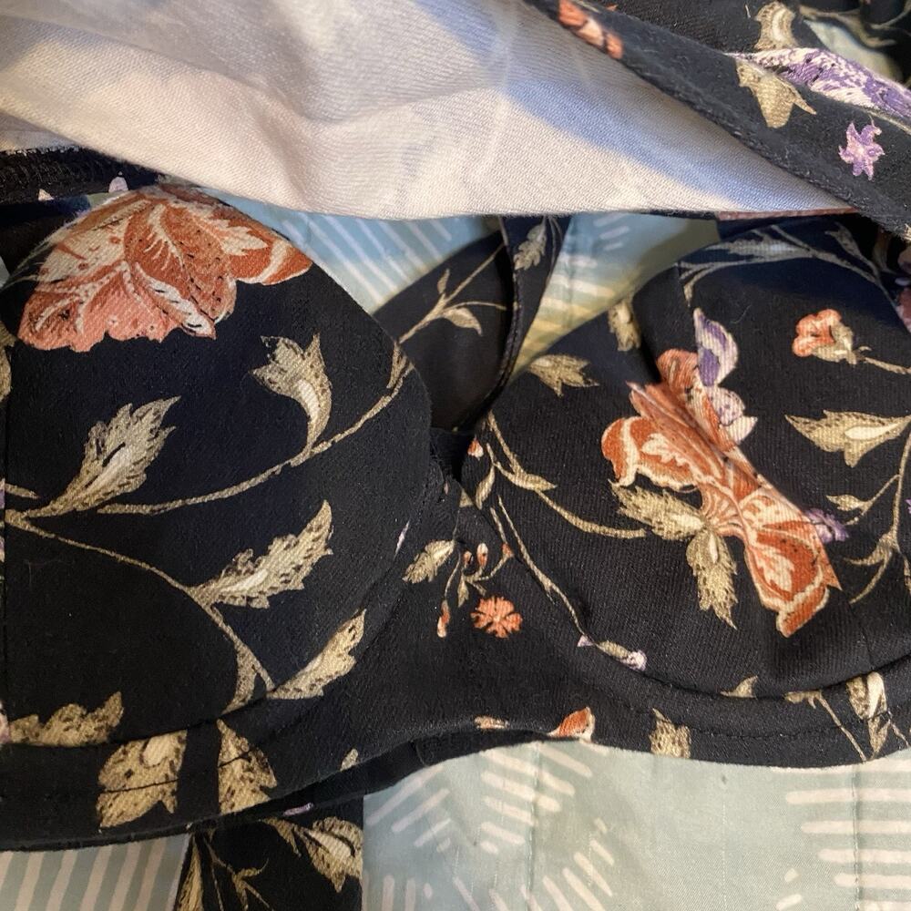 Tularosa Serena Crop Top in Sabine Floral Black Ground Size XS - Picture 6 of 7